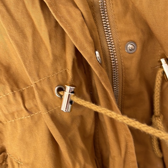 Make an OFFER! WOMENS size L YELLOW JACKET - Picture 8 of 8